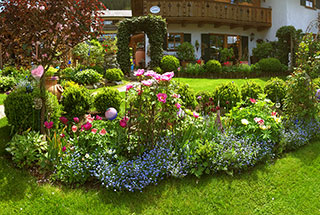 Ferienwohnungen Mitteldorf - Im Garten