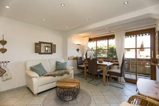 Ferienwohnungen Mitteldorf - Wohnung Lisa - Wohn-/Essbereich tmb 2o4a0475
