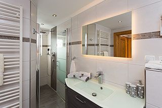 Ferienwohnungen Mitteldorf - Wohnung Lisa - Badezimmer Ferienwohnungen Mitteldorf - Wohnung Lisa - Badezimmer